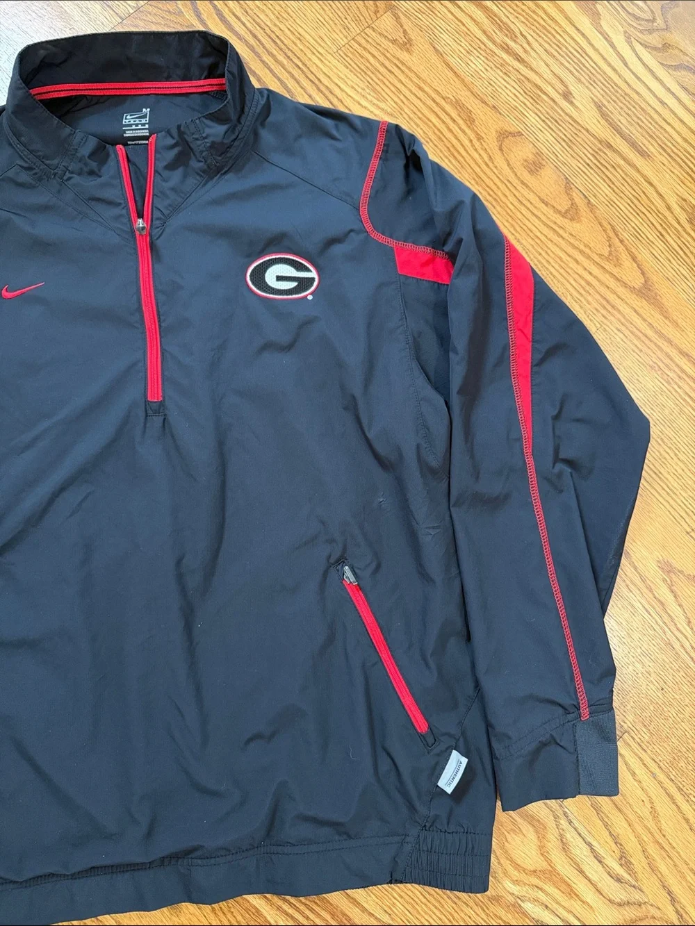 Nike Georgia Bulldogs Quarter Zip Pullover. Size Medium. Like New Condition. UGA